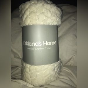 Kirkland Winter White Heavenly Herringbone Plush Throw New 50"x60"